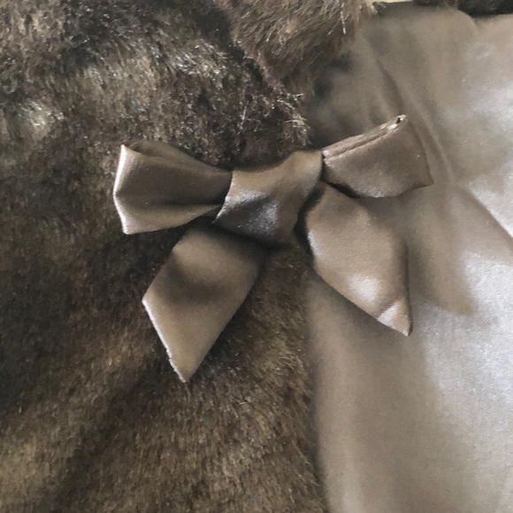 Baby Gap Faux fur Cape with matching Hat - Picture 4 of 10